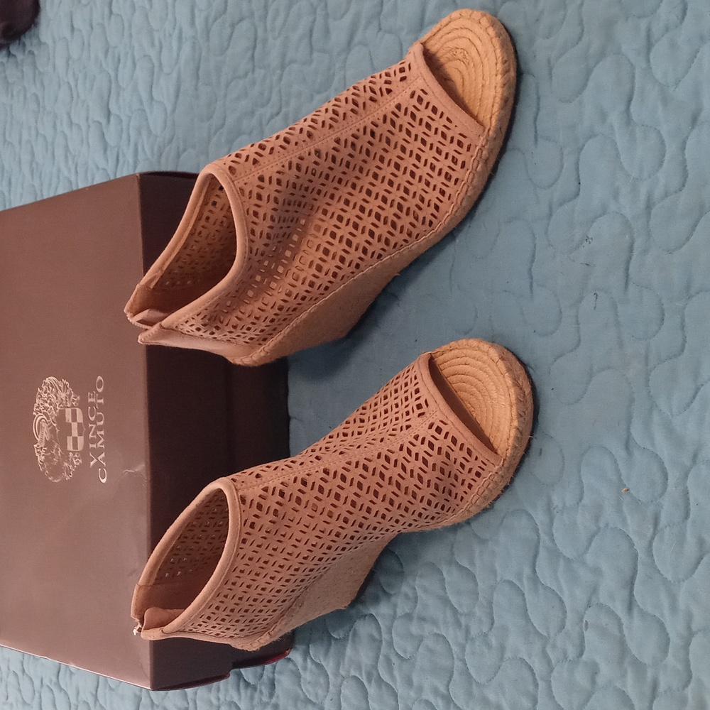 NWT- Vince Camuto taupe Suede Espadril wedge in box
